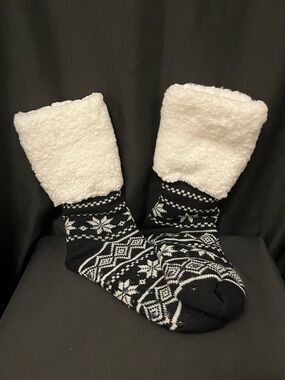 Brand New Cozy Black & White Sherpa Lined Winter Socks